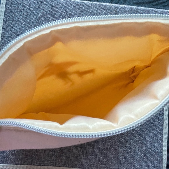 New Limited Edition Anthropologie Out of Office Cosmetics / Makeup Bag - Picture 4 of 5